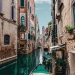 Eskapady z planem B: jak odpowiednie ubezpieczenie może uratować Twoją podróż?